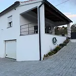 Casa Da Ribeirinha Feriehus *